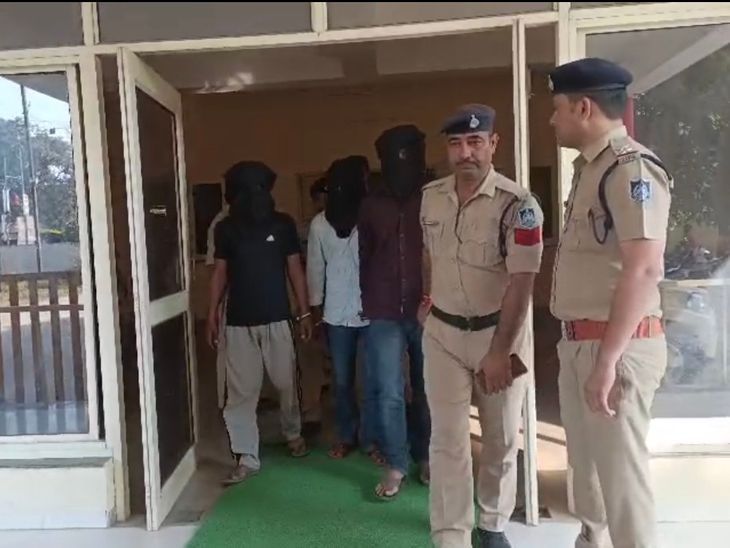दतिया में दंपती से लूट का खुलासा: झांसी में रची गई थी साजिश, तीन आरोपी गिरफ्तार और जेवर बरामद