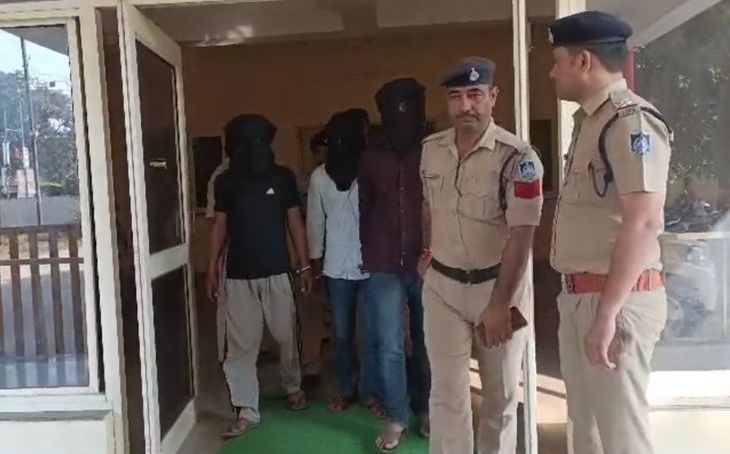 दतिया में दंपती से लूट का खुलासा: झांसी में रची गई थी साजिश, तीन आरोपी गिरफ्तार और जेवर बरामद