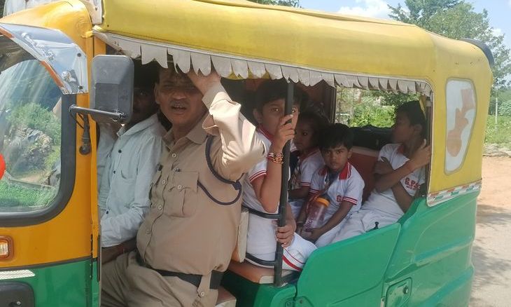 दतिया में स्कूल वाहनों पर सख्ती: नशे में मिला चालक, ओवरलोड ऑटो और बिना दस्तावेजों के चार वाहन पकड़े