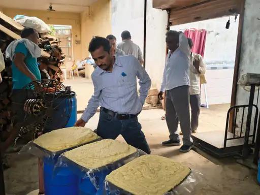 मुरैना में खाद्य सुरक्षा विभाग की बड़ी कार्रवाई, तीन डेयरियों से भारी मात्रा में मावा, घी और पनीर जब्त