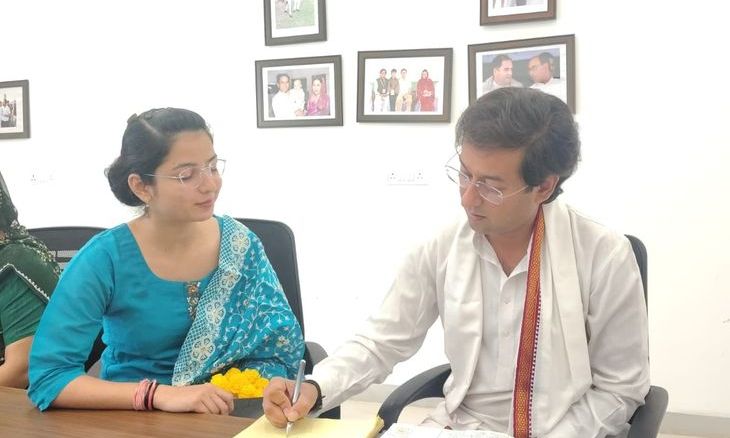 गुना की मानसी वास्त्री पेरिस में करेंगी पीएचडी, हेड कांस्टेबल की बेटी को मिले थे कई ऑफर