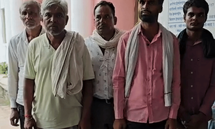 मुरैना: जर्जर सड़क से परेशान ग्रामीणों ने जनसुनवाई में लगाई गुहार, एम्बुलेंस न पहुंचने पर जताई चिंता