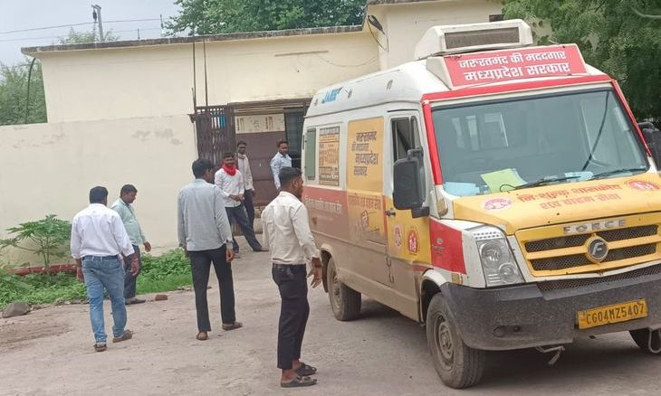 अशोकनगर में खेत पर सब्जी तोड़ रहे किसान को सांप ने डसा, इलाज के दौरान हुई मौत