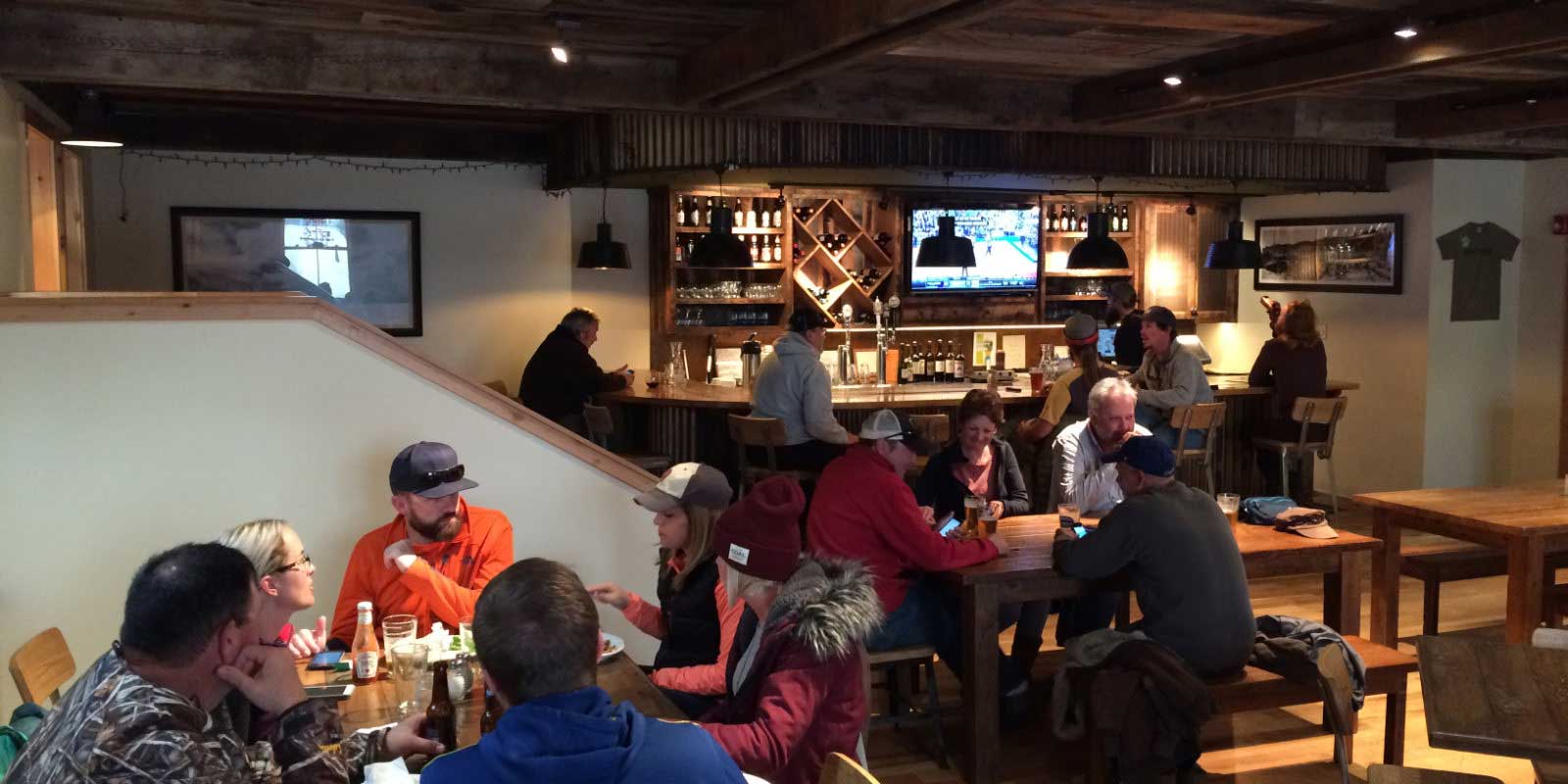 People eating in a restaurant in Stanley, ID | Stanley Chamber