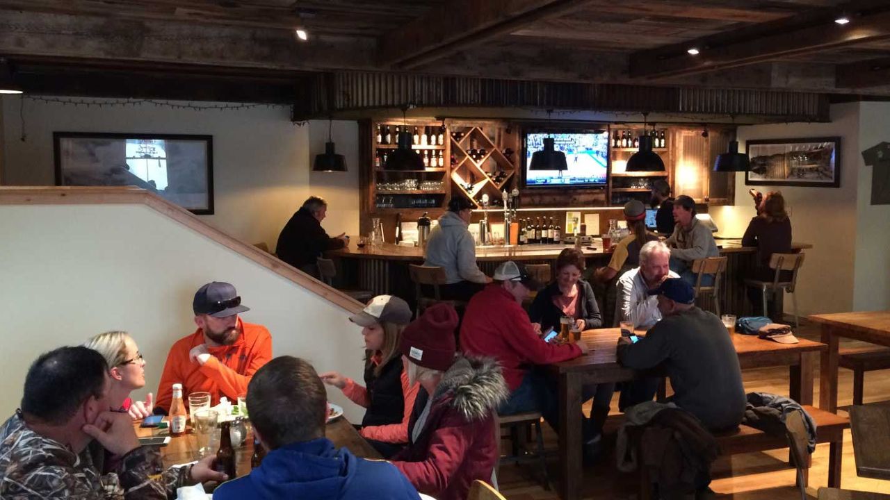 People eating in a restaurant in Stanley, ID | Stanley Chamber