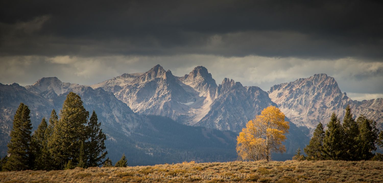 Mountains of Stanley, ID sprinkled with snow | Stanley Chambers