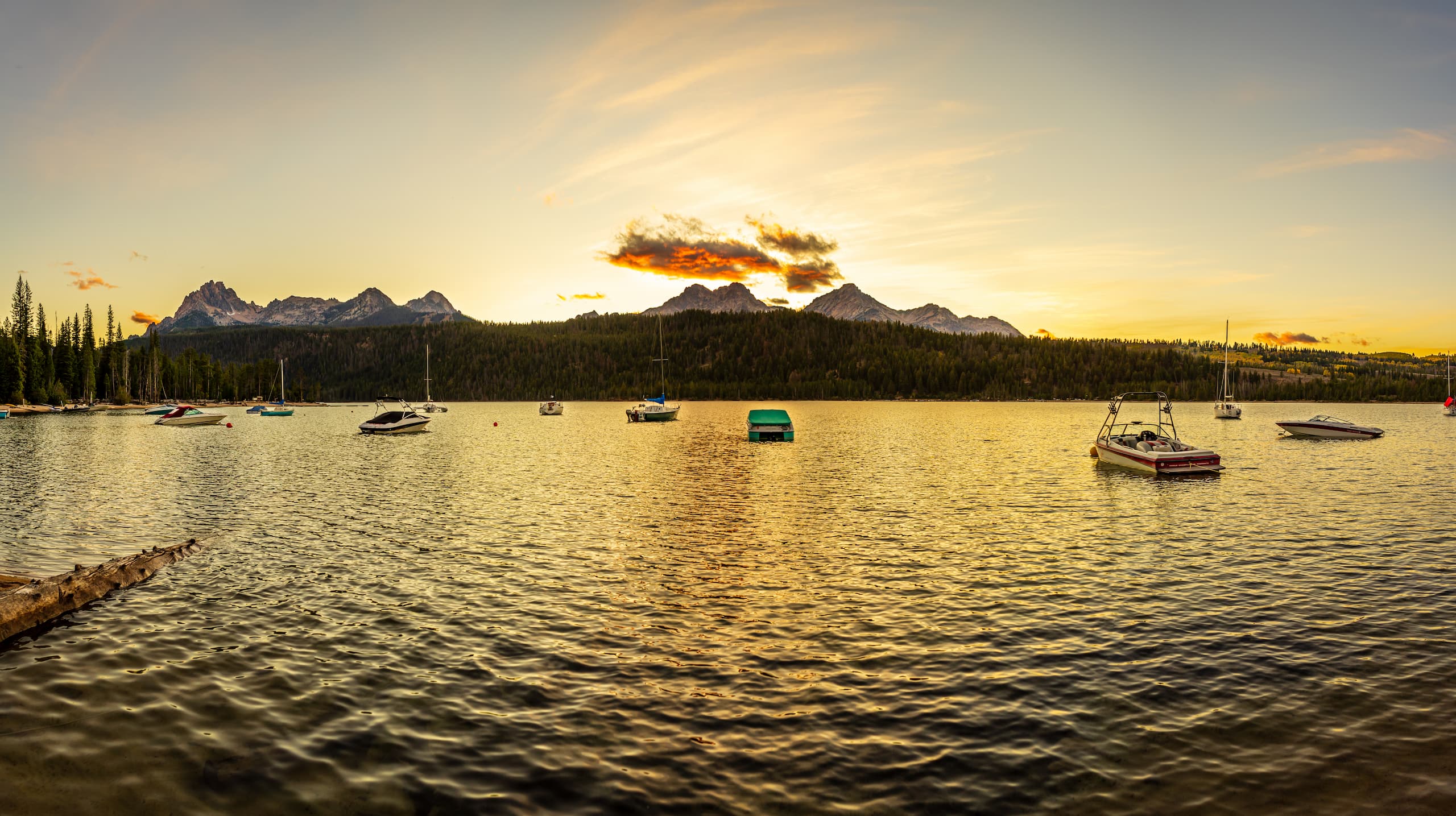 Mountain sunset on Red Fish Lake in Stanley, ID 