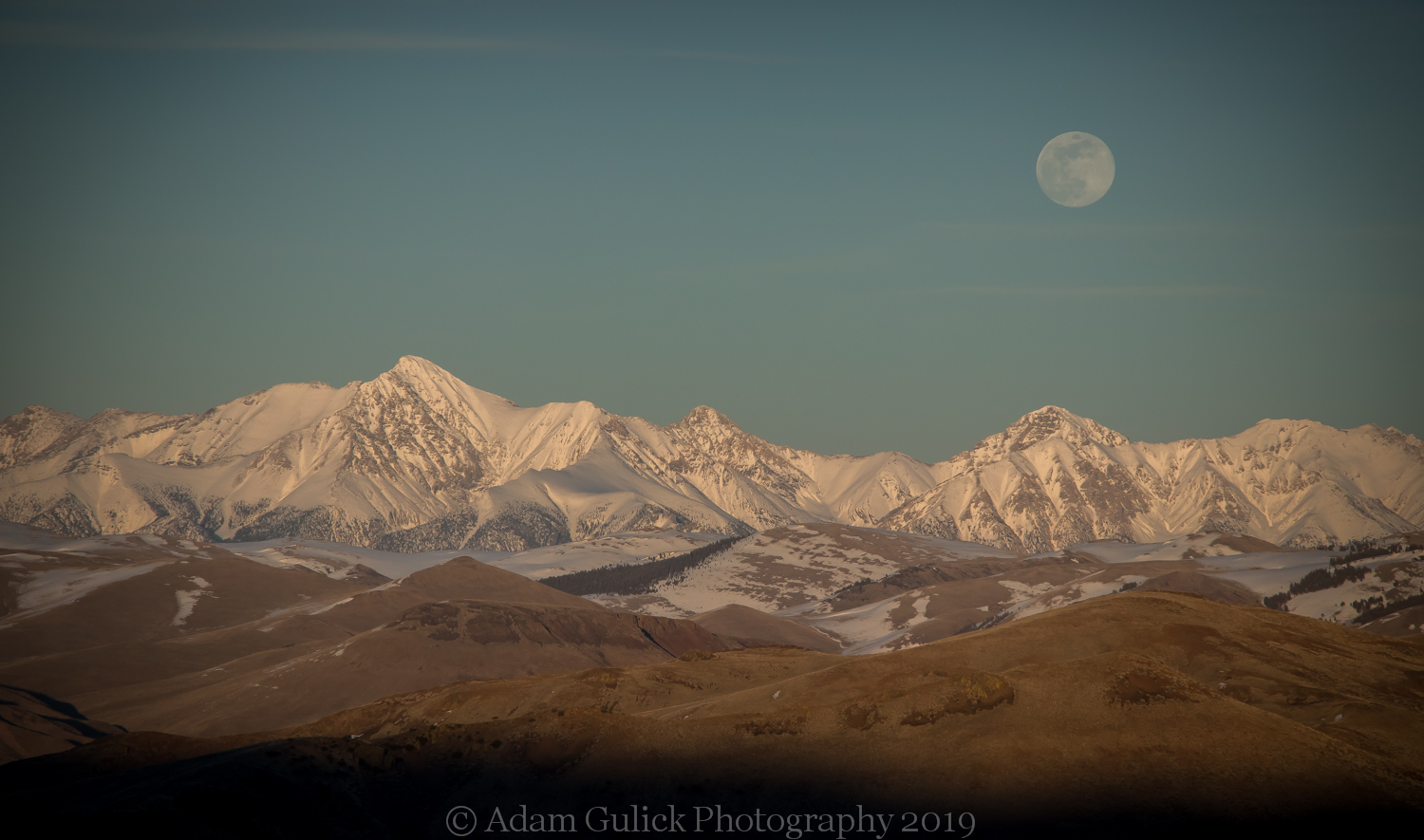 Moon over mountaints Stanley, ID | Stanley chamber