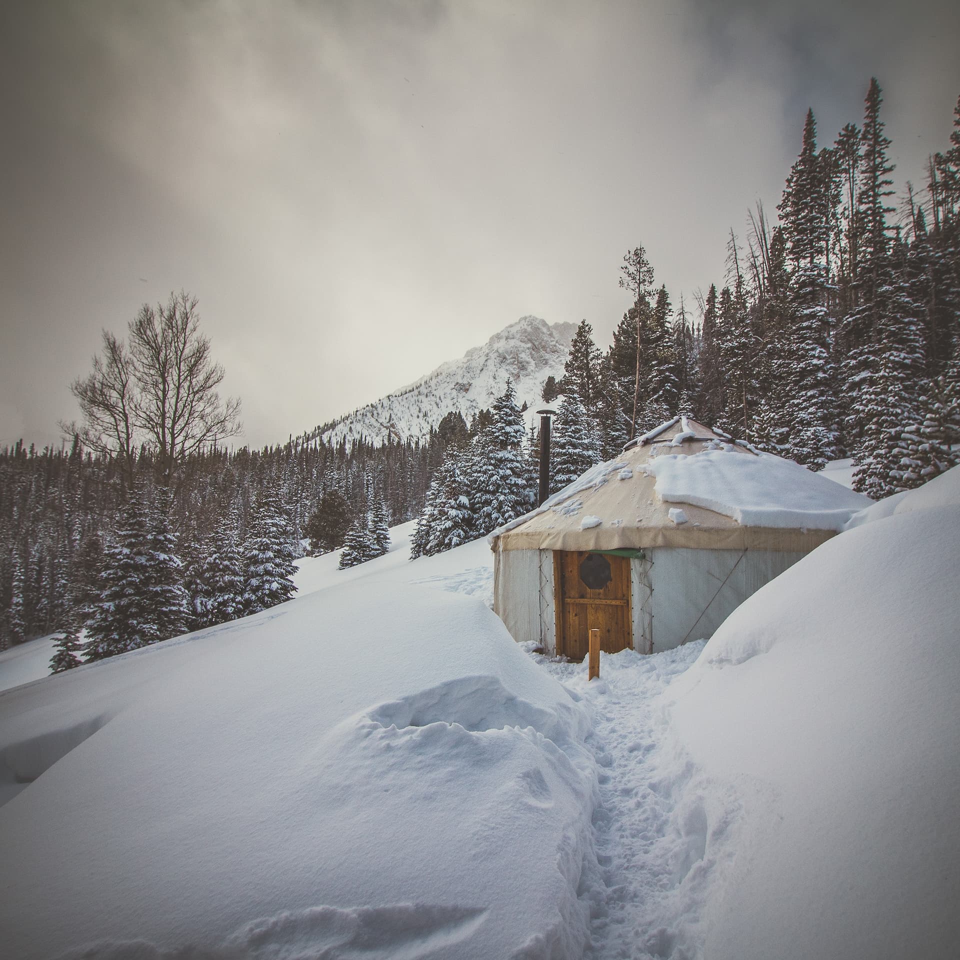 Snowy yurt Stanley, ID | Stanley chamber