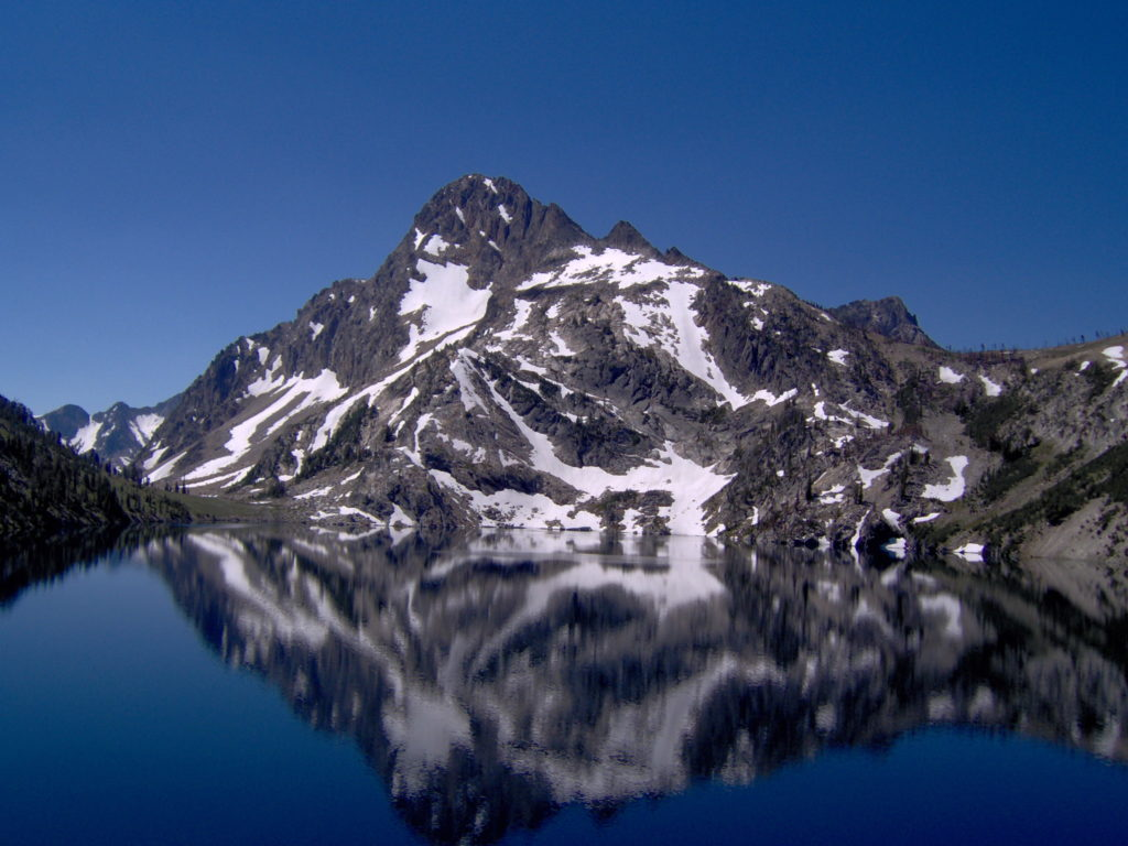 Hike to Sawtooth Lake in the Sawtooth Mountains | Stanley chamber
