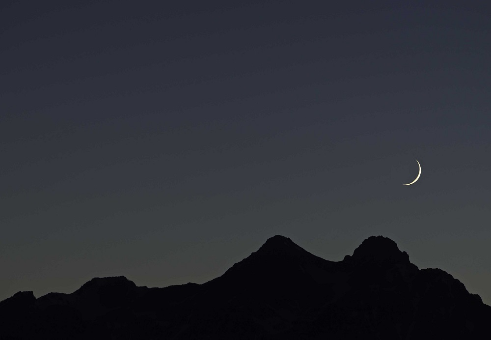 Moon over Thompson Peak, Sawtooth Mountains | Stanley chamber