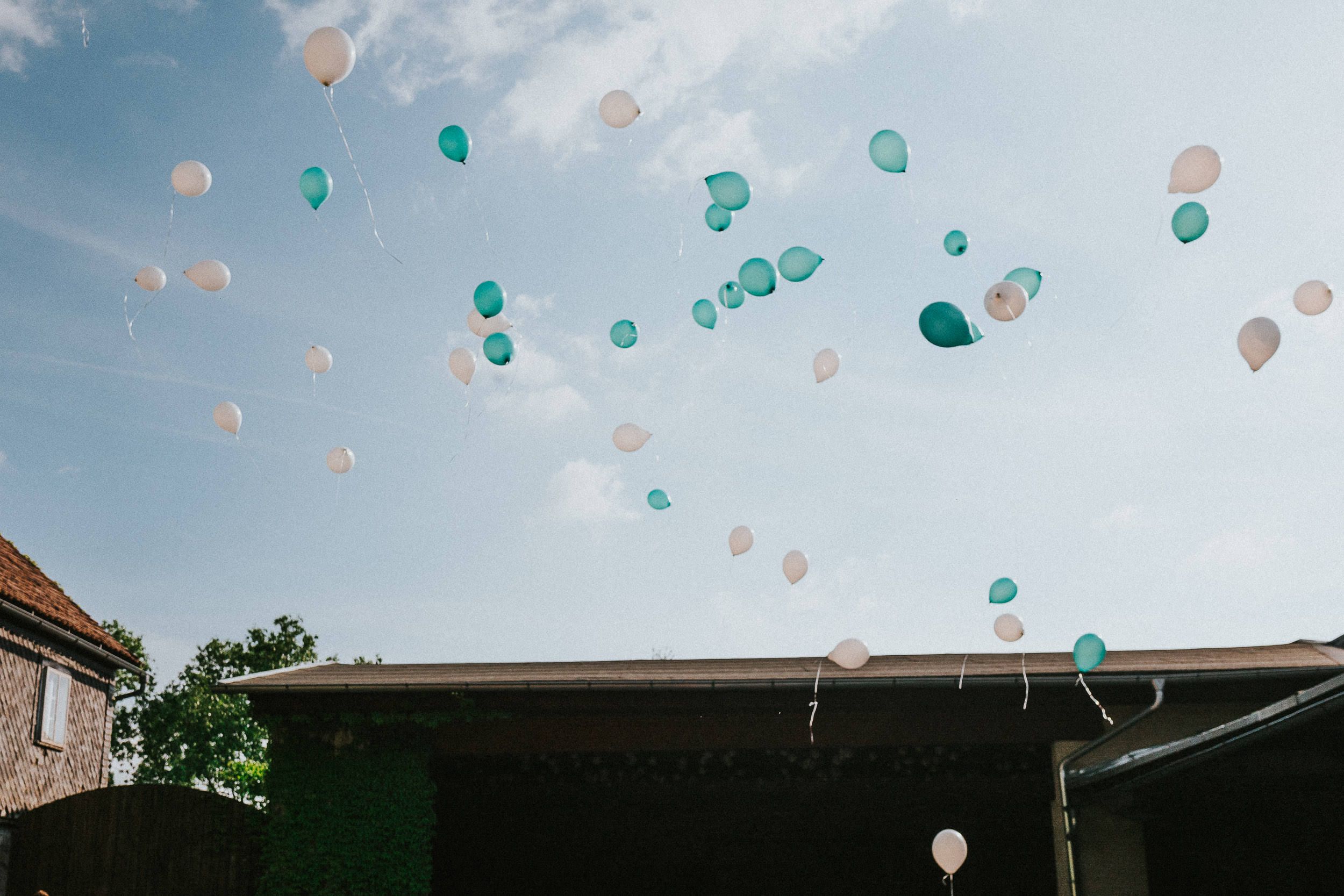 Herbsthochzeit in Bodenheim: Goldene Blätter & warme Farben – Hochzeitsfotograf Tim Schneider