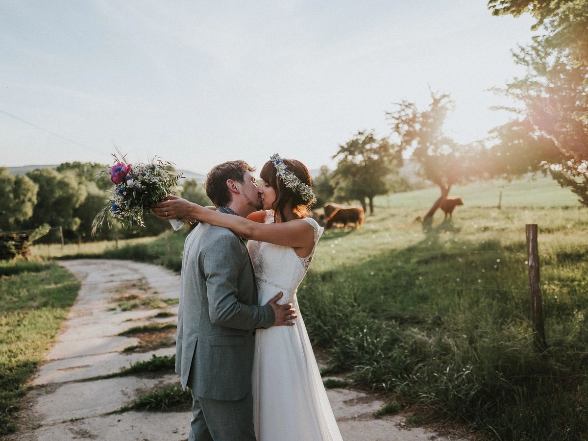 Scheunenhochzeit bei Bielefeld: Rustikale Locations & Tipps 2024 – Hochzeitsfotograf Tim Schneider