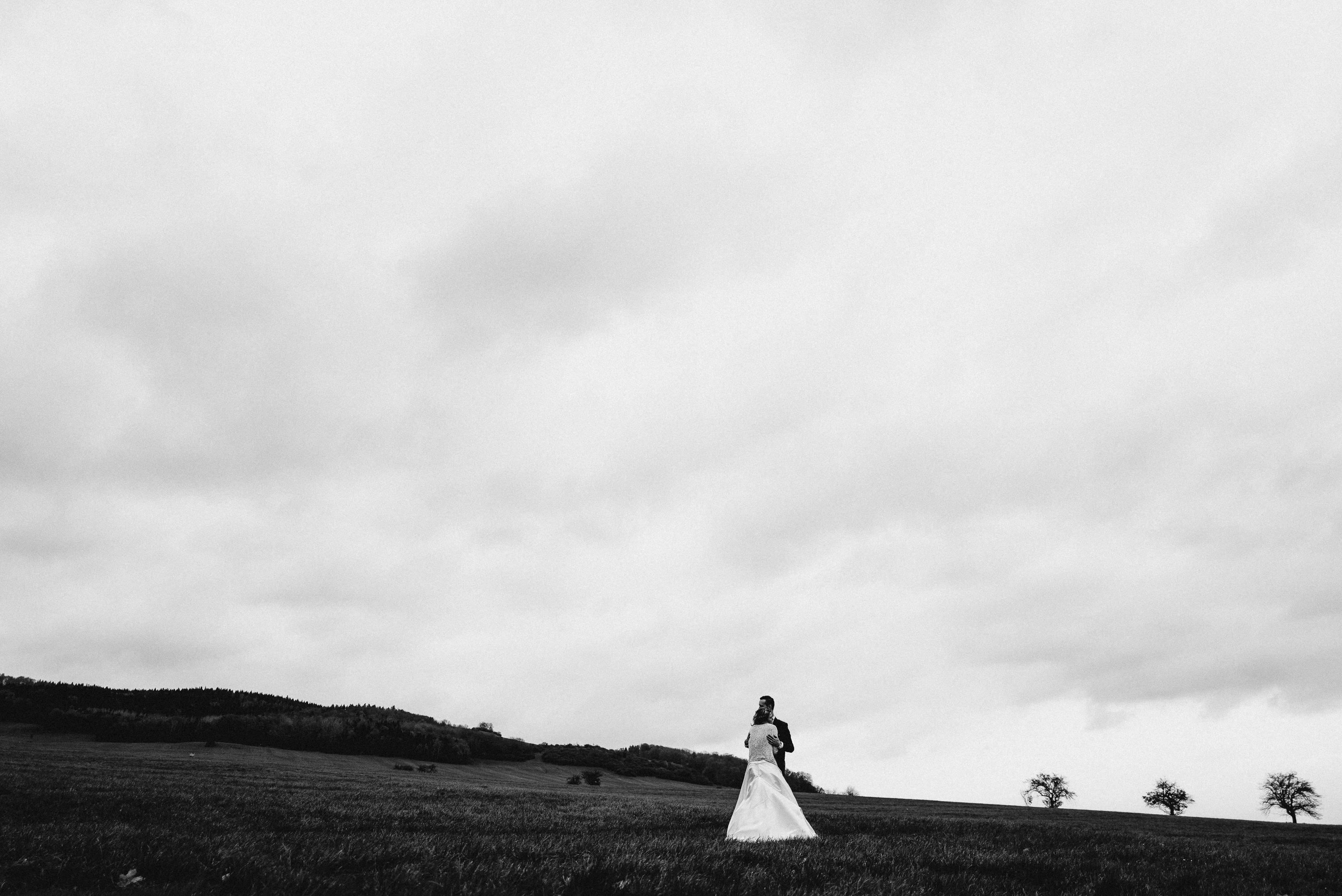 Winterhochzeit in Fritzlar: Romantik im Schnee vom Profi – Hochzeitsfotograf Tim Schneider