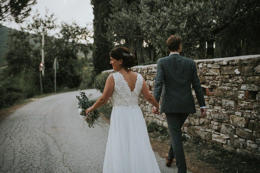 Hochzeit In Der Toskana - hochzeitsfotograf italien toskana arrezzo tuscany wedding planer free elopement hochzeit paar hochzeitsfotograf braut 00082