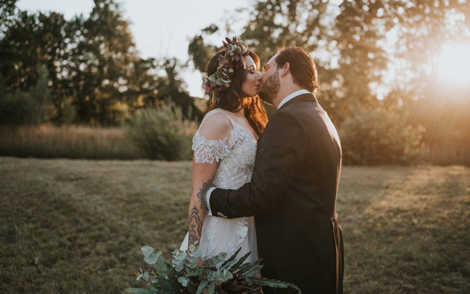 Hochzeit im Schloss Spreewiese Bautzen – Brautpaar im Schlossgarten