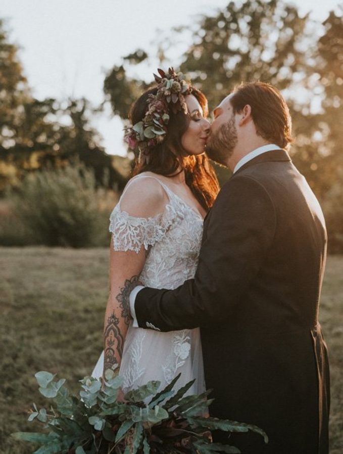 Hochzeit im Schloss Spreewiese Bautzen – Brautpaar im Schlossgarten