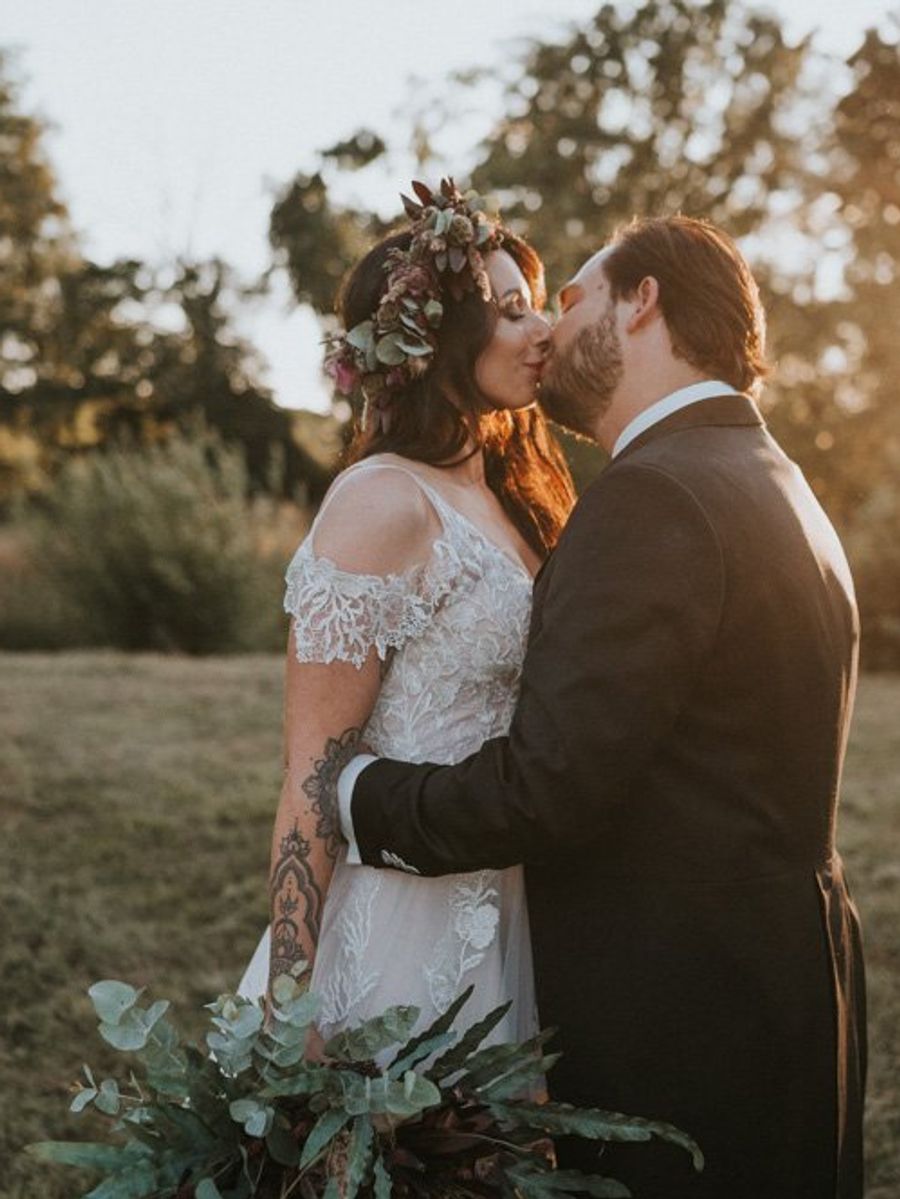 Hochzeit im Schloss Spreewiese Bautzen – Brautpaar im Schlossgarten