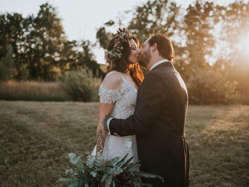 Hochzeit im Schloss Spreewiese Bautzen – Brautpaar im Schlossgarten