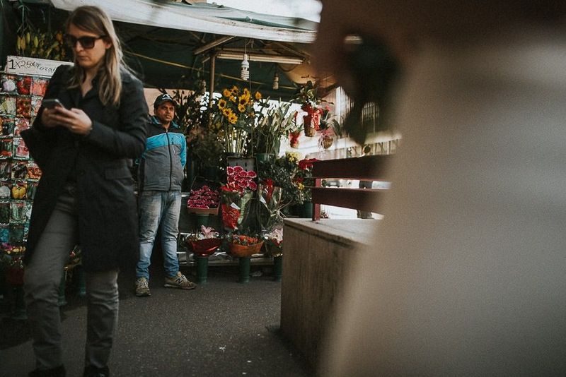 After Wedding Shooting Rom – Editorial Paarbild bei Sonnenuntergang