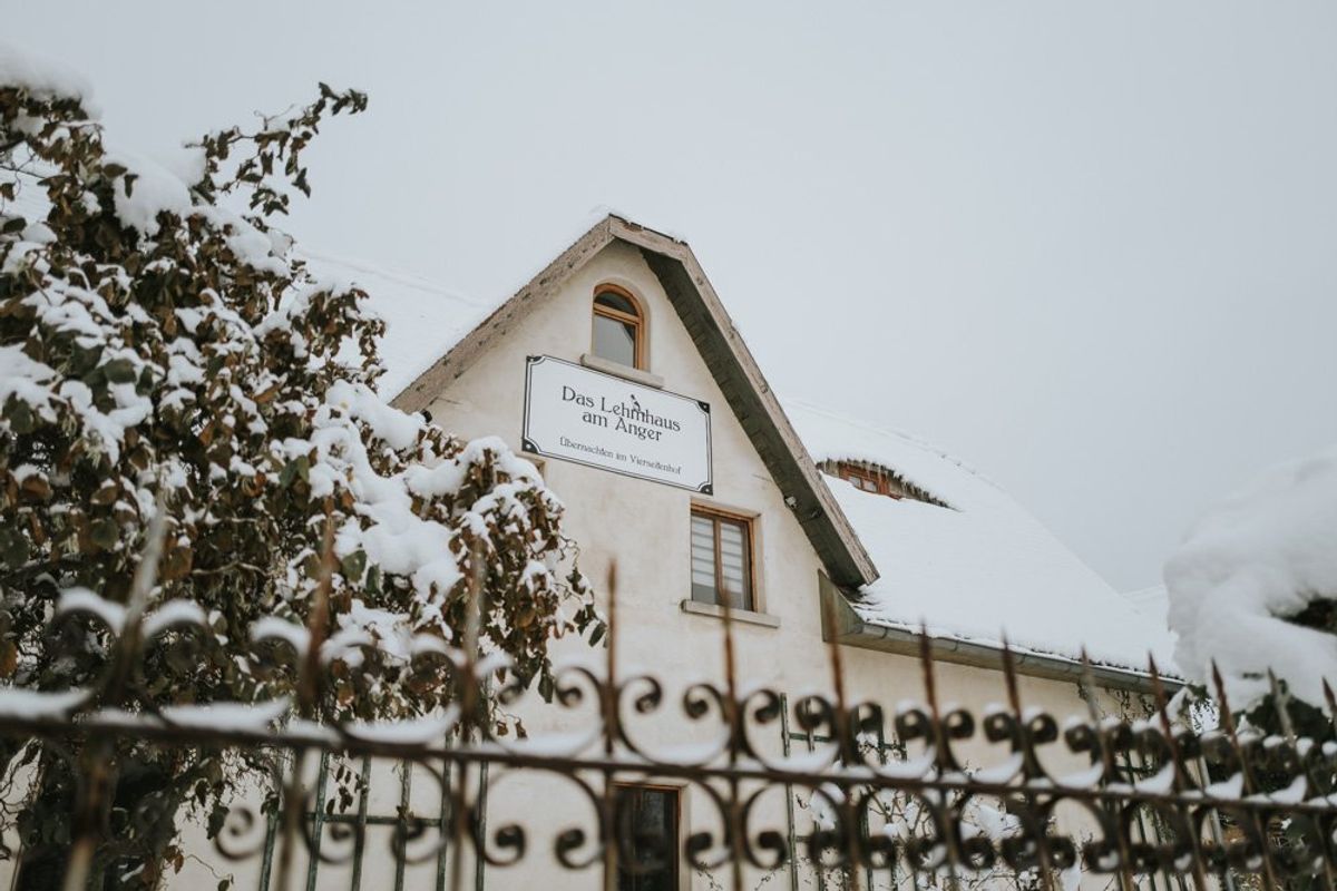 Gallery image from a winter wedding in Schkeuditz, Germany.