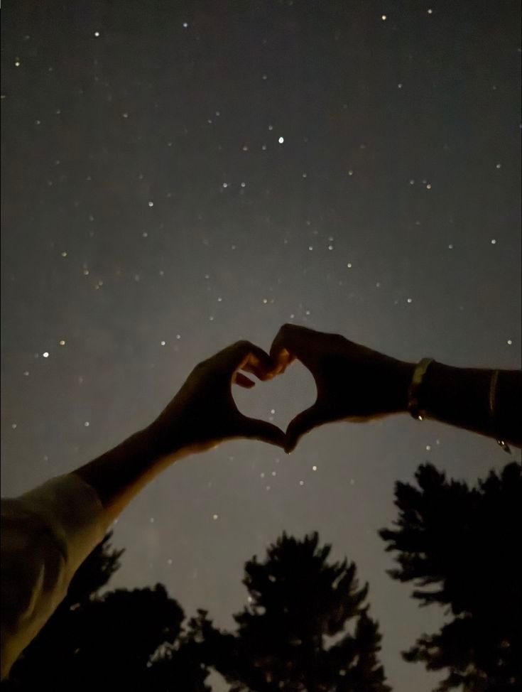 זוגיות,זוג ידיים יוצרים לב