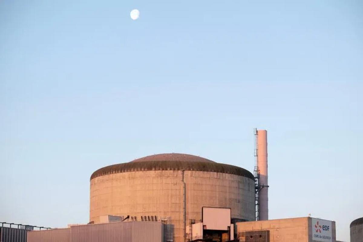 France's Nuclear Vulnerability: Heatwaves Force Reactor Shutdowns, Exposing Energy Security Risks