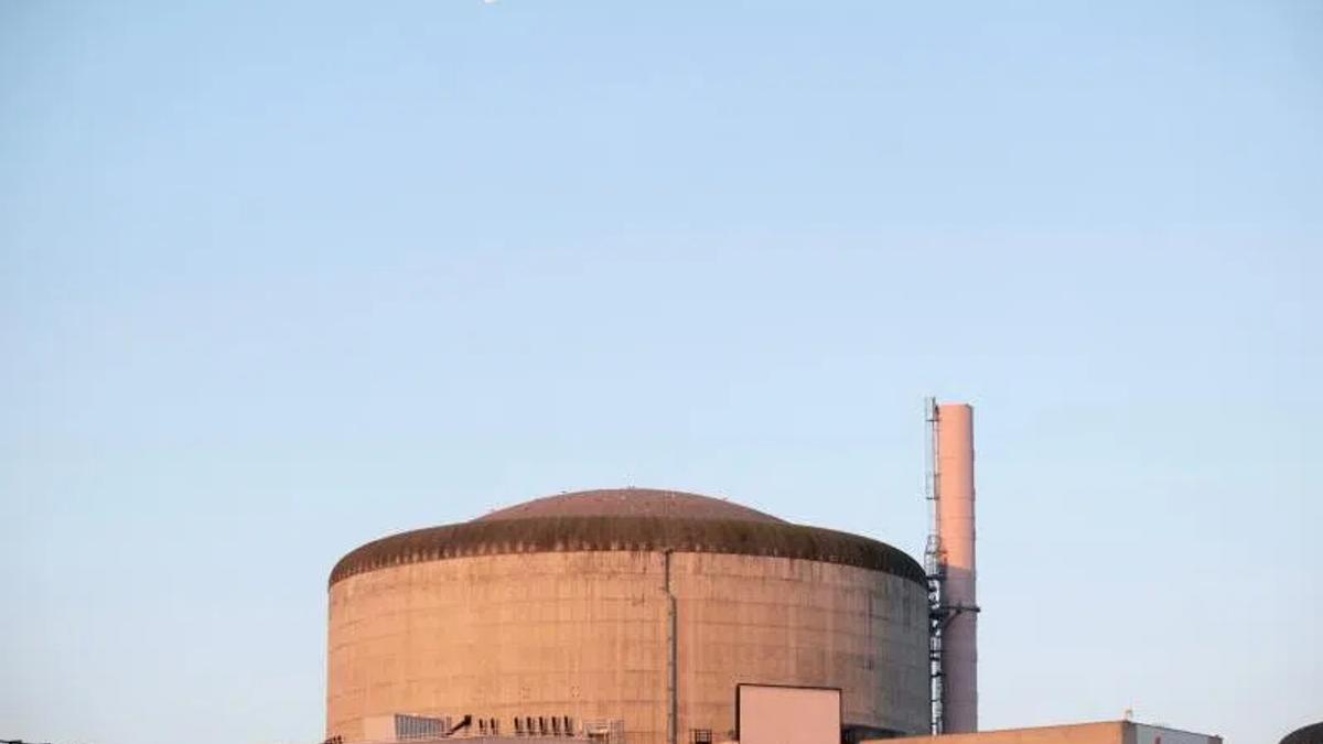 France's Nuclear Vulnerability: Heatwaves Force Reactor Shutdowns, Exposing Energy Security Risks