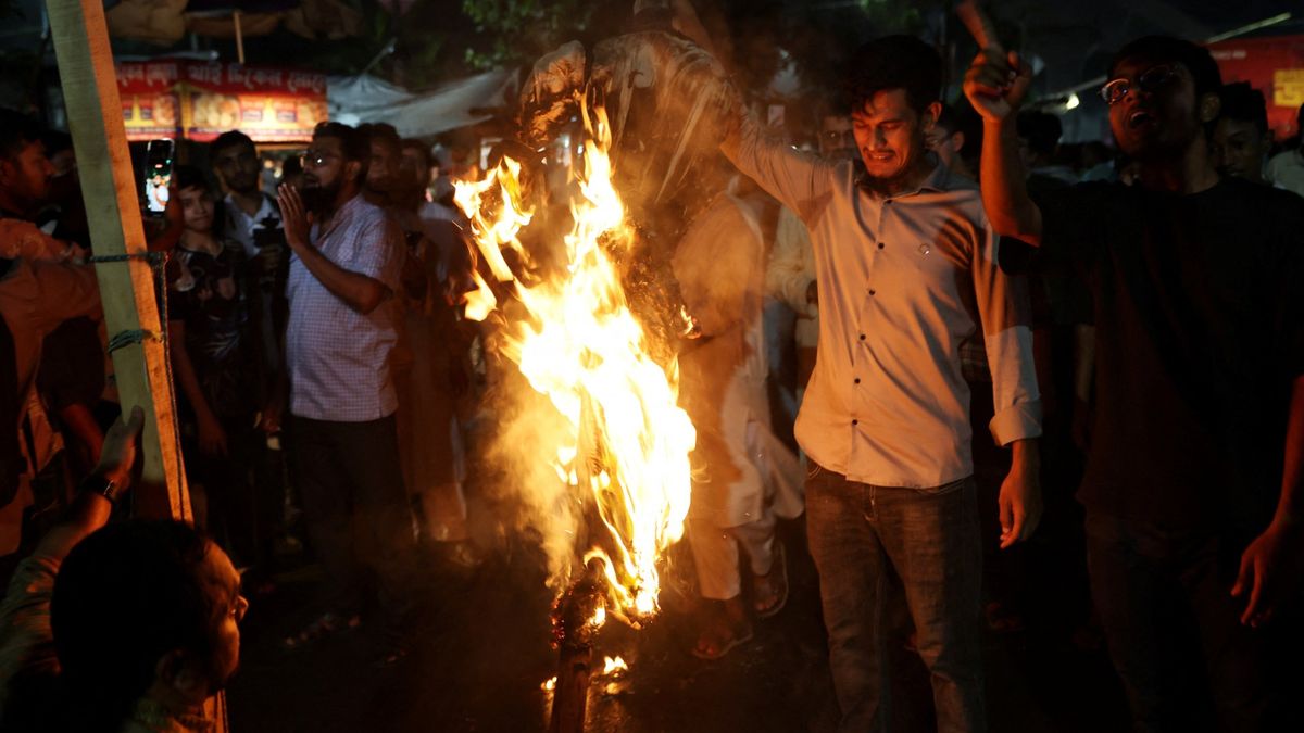 A Cricket Star's Home, A Nation's Unrest: Bangladesh's Power Struggle Turns Personal