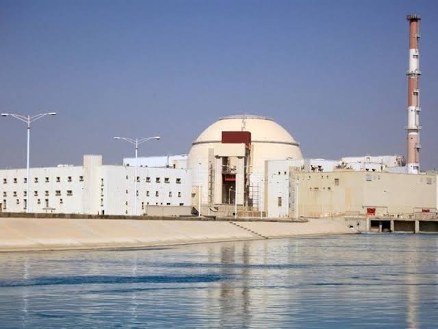 US Projectile Hits Iran's Bushehr Nuclear Power Plant Perimeter: Strategic Implications