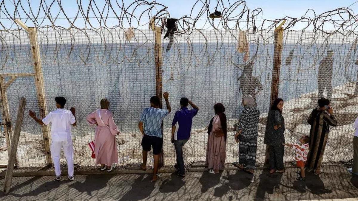 The Border That Became a Bargaining Chip: Families Wait, Governments Play