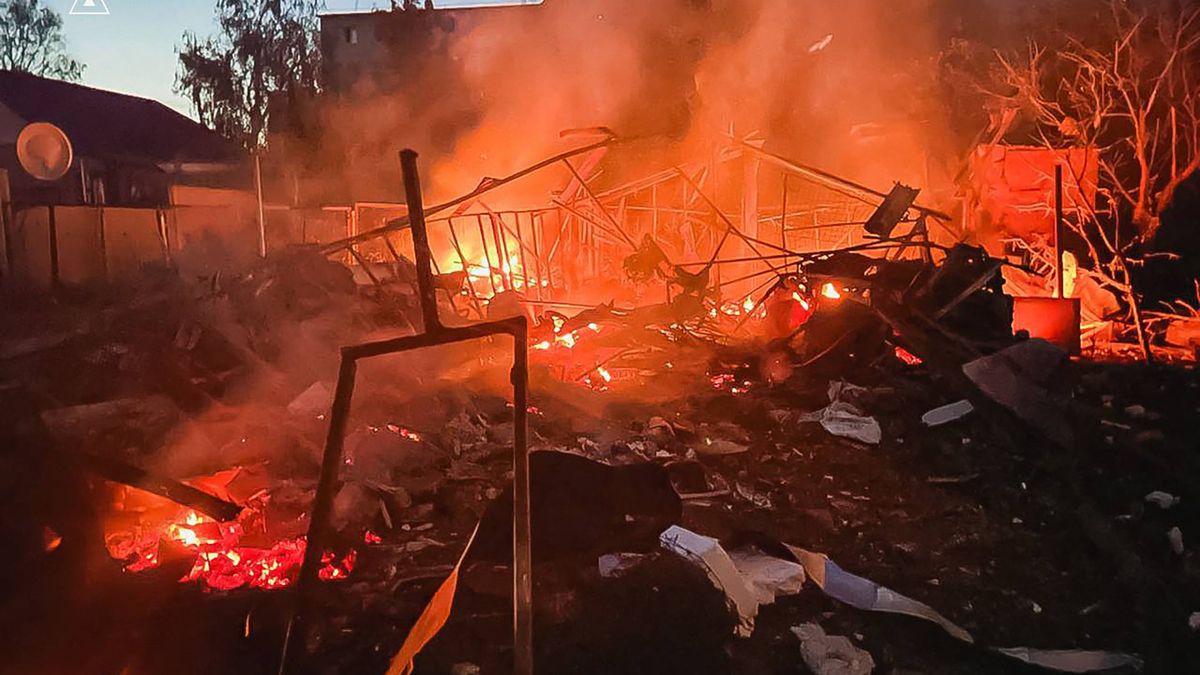 Ukraine War Intensifies as Diplomatic Efforts Seek Renewed Momentum Amidst Russian Strikes