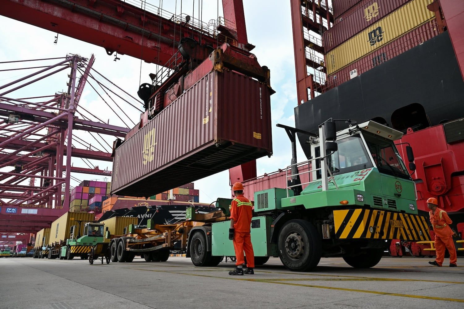 Factory Floors Thrive While Homeowners Lose: The Hidden Tradeoff Behind China’s Export Surge