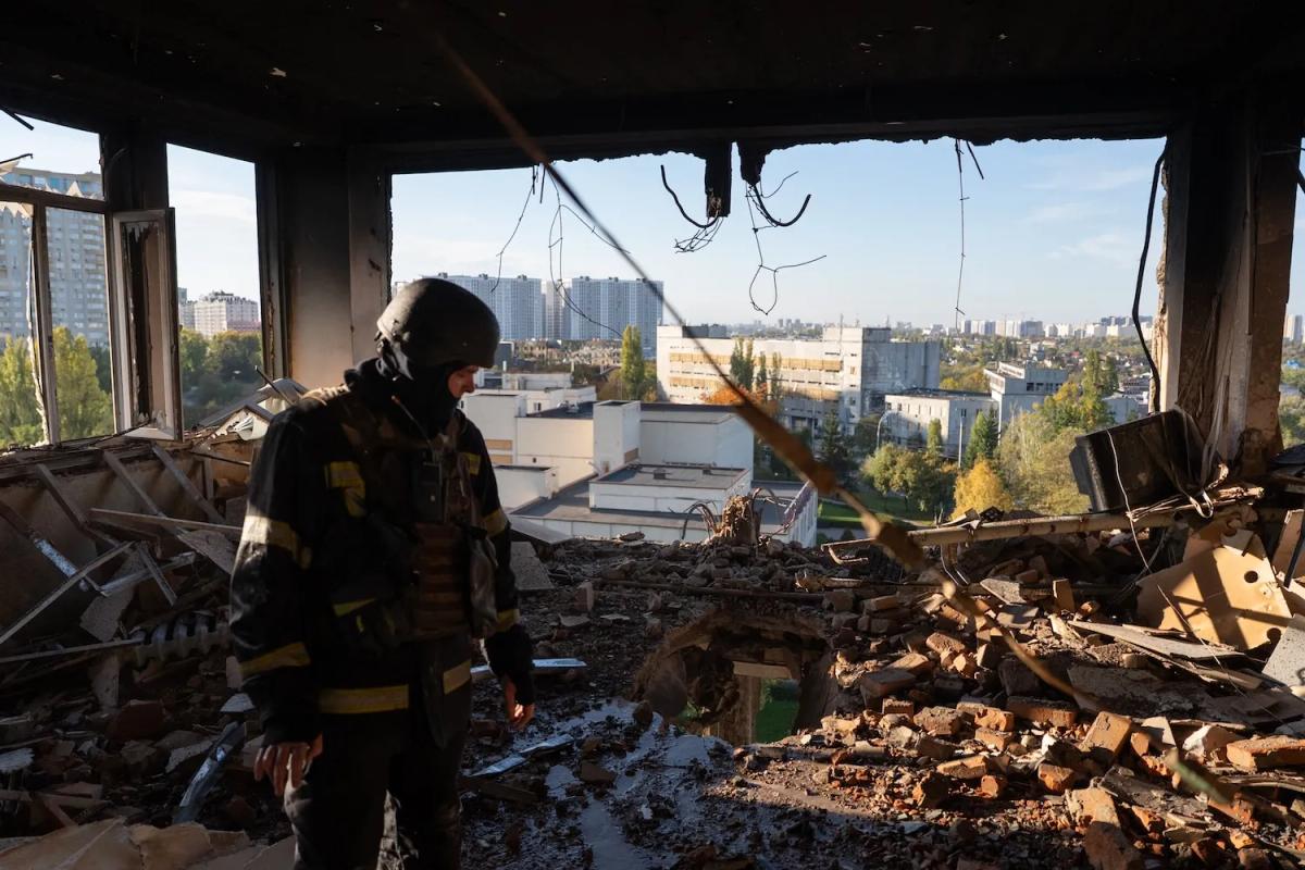 Winter Lights Flicker as Trump Rewrites Ukraine Aid