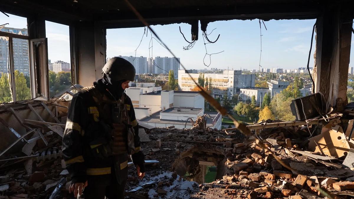 Winter Lights Flicker as Trump Rewrites Ukraine Aid