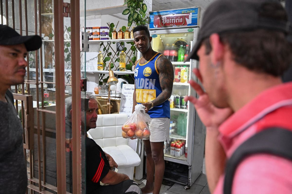 Uruguay's Unconventional Welcome: A Lifeline for Cubans as Regional Doors Close