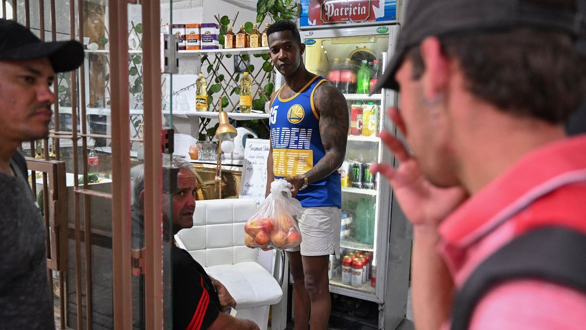 Uruguay's Unconventional Welcome: A Lifeline for Cubans as Regional Doors Close
