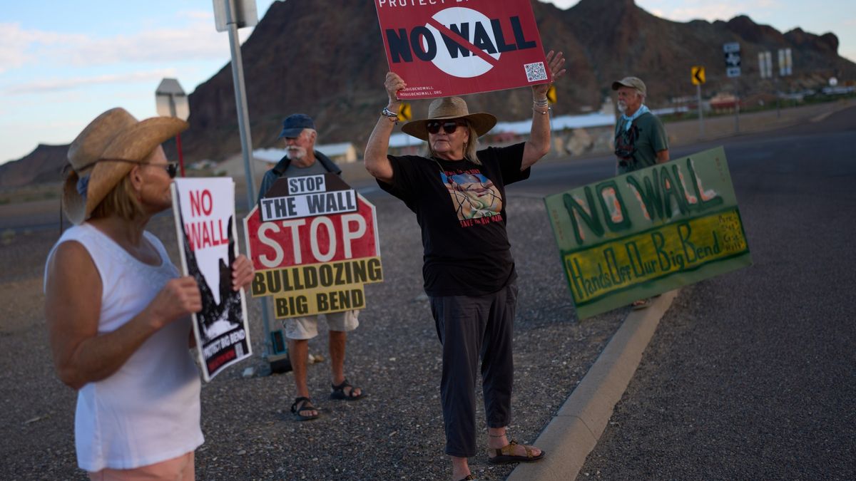 A Desert Wall and the Lives It Divides