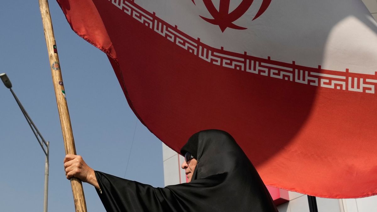 The World's Oil Flows Through a Needle's Eye: Iran's Costly Stand for Guarantees