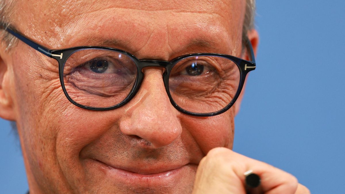 Germany's Political Ground Shifts: The Public's Cost of a Faltering Center