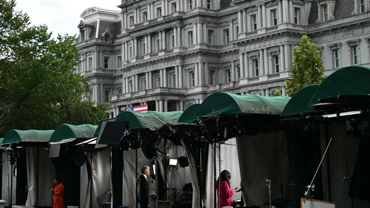 The White House's Closed Doors: Who Pays for the Silence?