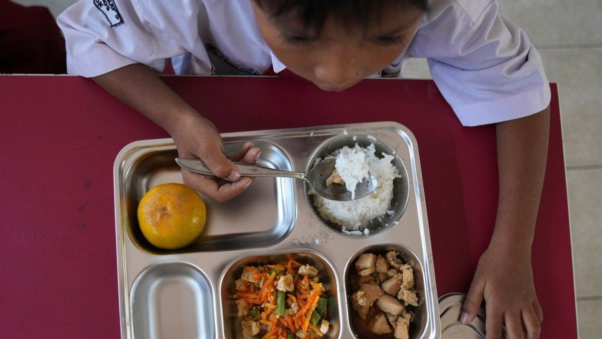Indonesia's Free Meals Programme: A Complex Web of Corruption and Mismanagement