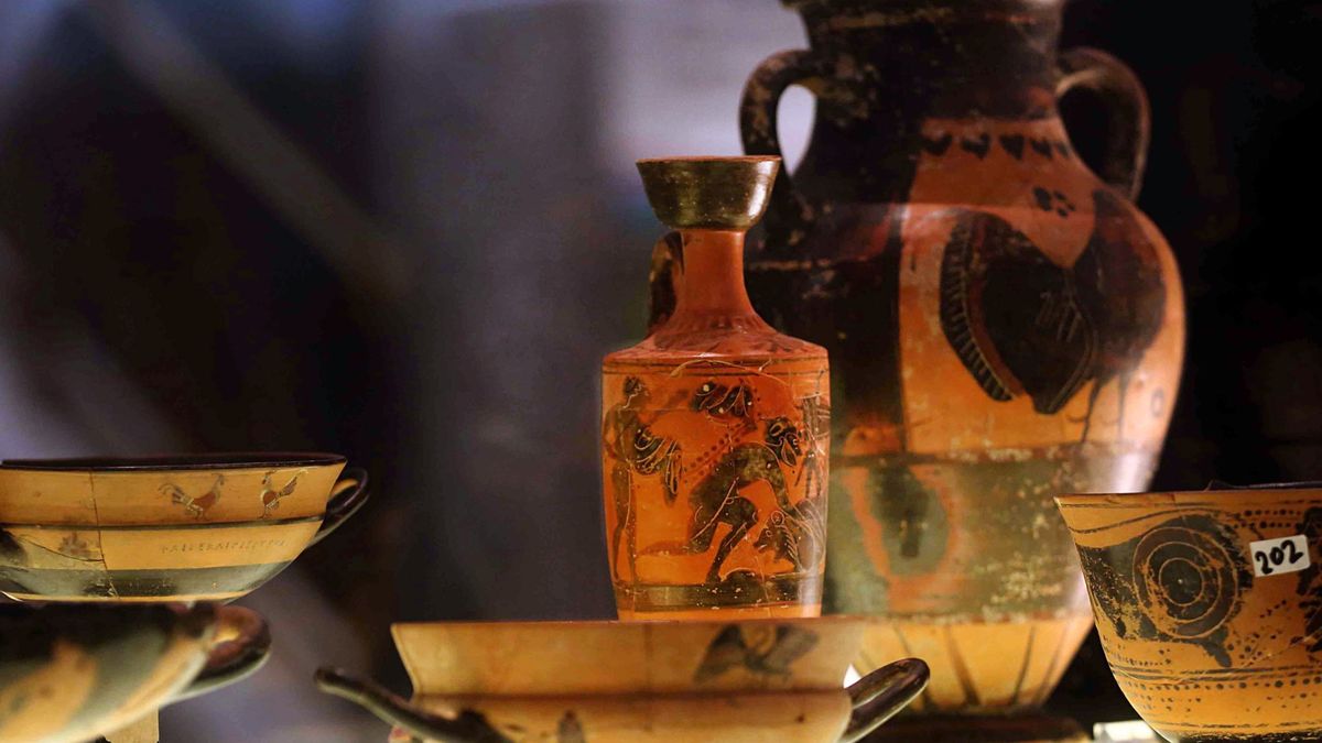 Ancient Vases Return, New Defense Pact Looms