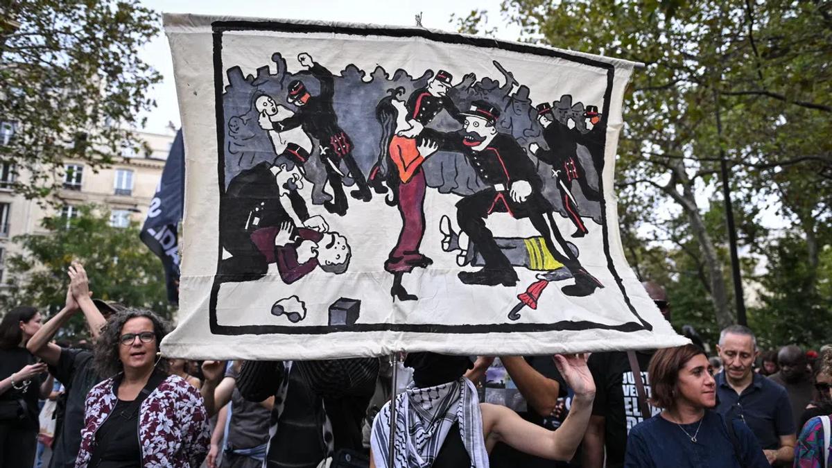 Paris Streets Flood With Protesters Over a Law That Could Shield Police Guns