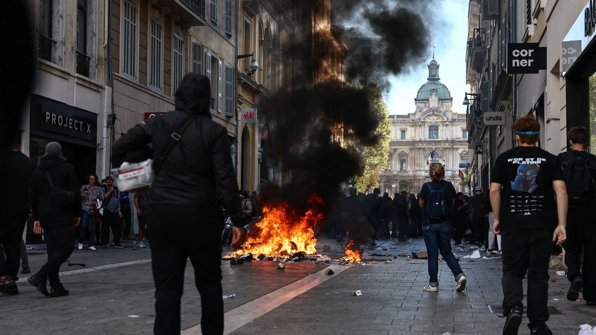 France's Streets Ignite: A Republic's Order, A People's Desperation