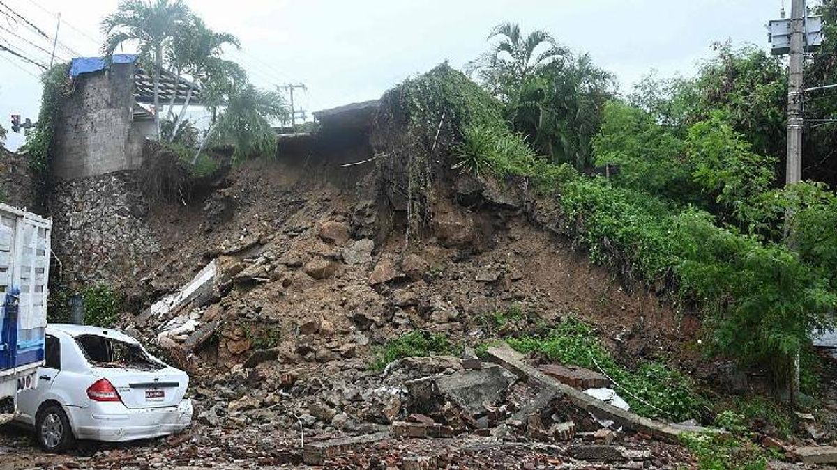The Annual Reckoning: Mexico's Coasts and the Climate's Unseen Hand