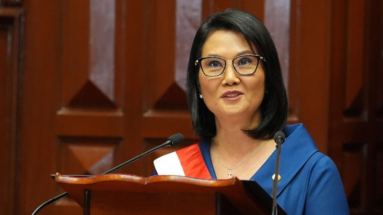 Peru's Fujimori Takes Office, Vows Military-Led Crackdown on Crime