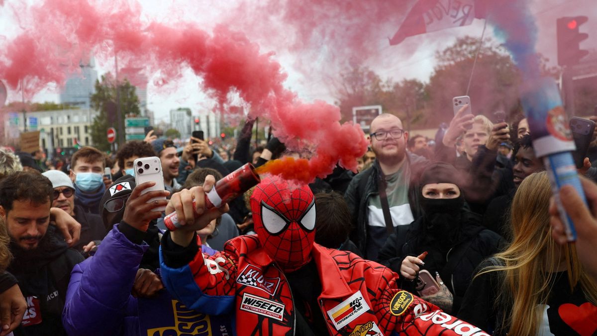 France's Boiling Point: The Daily Struggle That Puts a Government on Edge