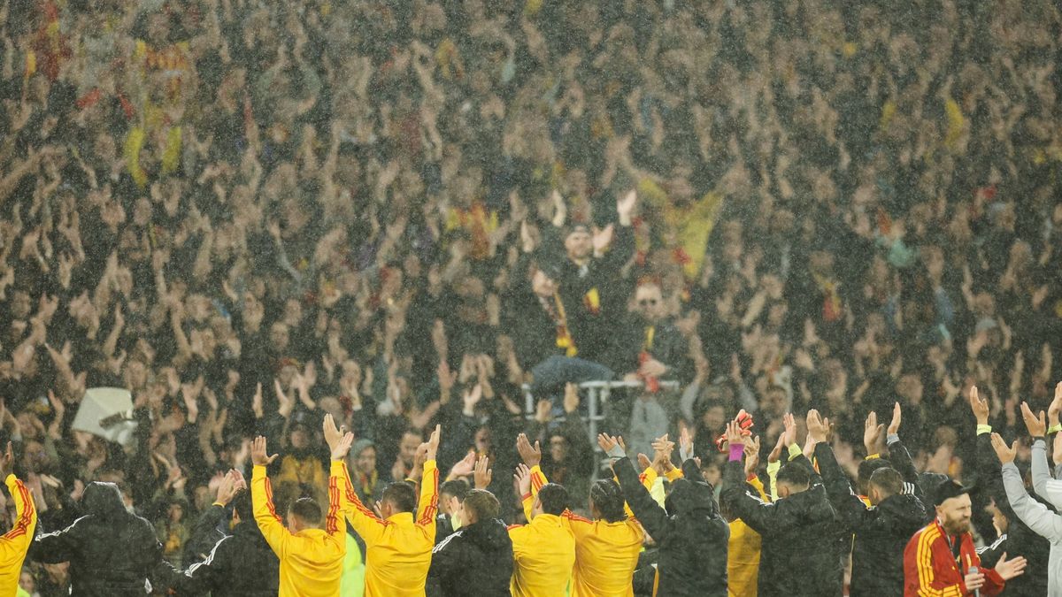 France's Stadiums Roar for the Streets, Defying Calls for Silence