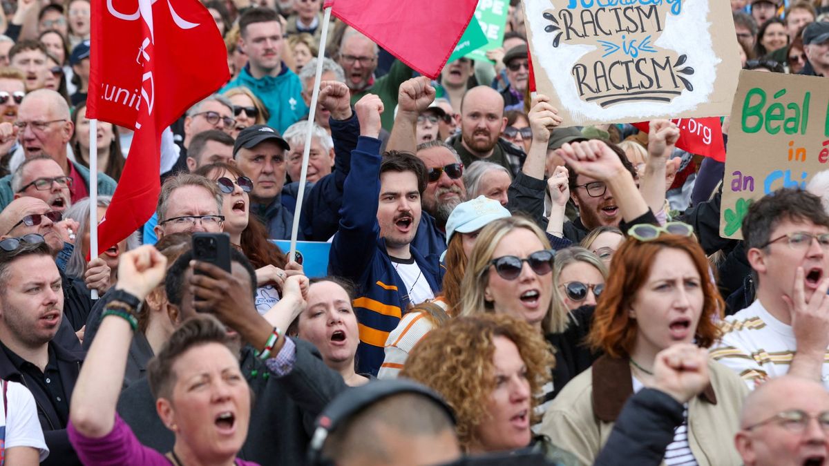 Anti-Racism Rallies Highlight Deepening Social Divisions in Northern Ireland Amidst Anti-Immigrant Unrest